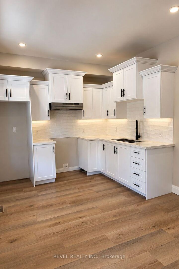 Property Photo:  160 Catharine Avenue 1  ON N3T 1Y7 