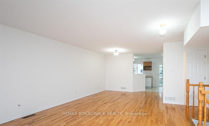 Property Photo:  250 Gershwin Private  ON K2H 1G5 