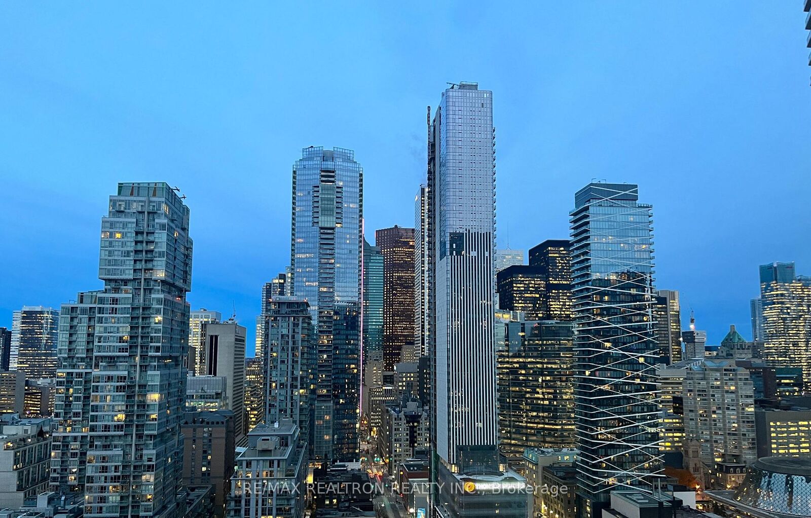 Property Photo:  290 Adelaide Street W 2509  ON M5V 0P3 