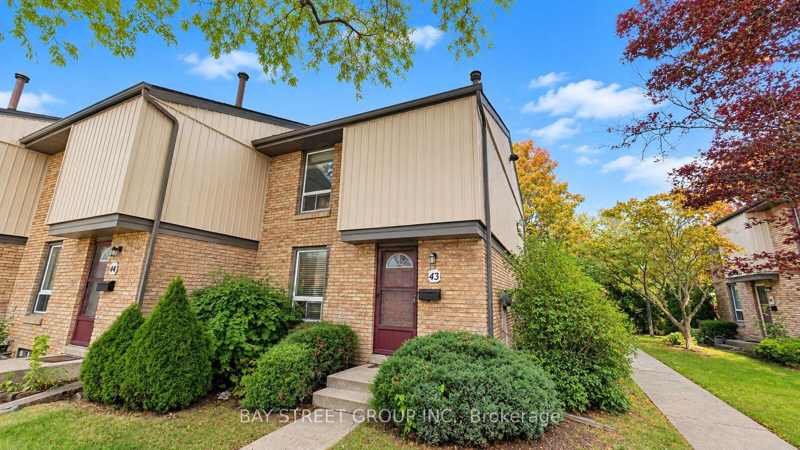 Property Photo:  302 Vine Street 43  ON L2M 7M6 