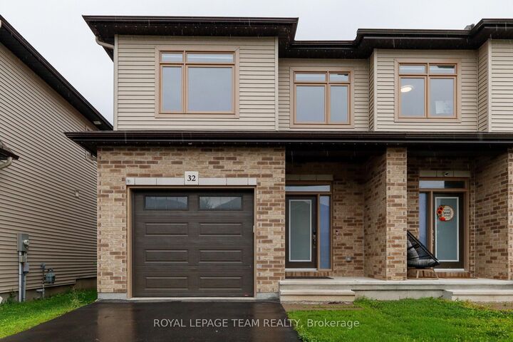 Property Photo:  32 Berryman Street  ON K7C 0H5 