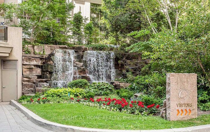 Property Photo:  3888 Duke Of York Boulevard 235  ON L5B 4P5 