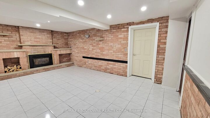 Property Photo:  11 Mathewson Street  ON L6A 1B6 