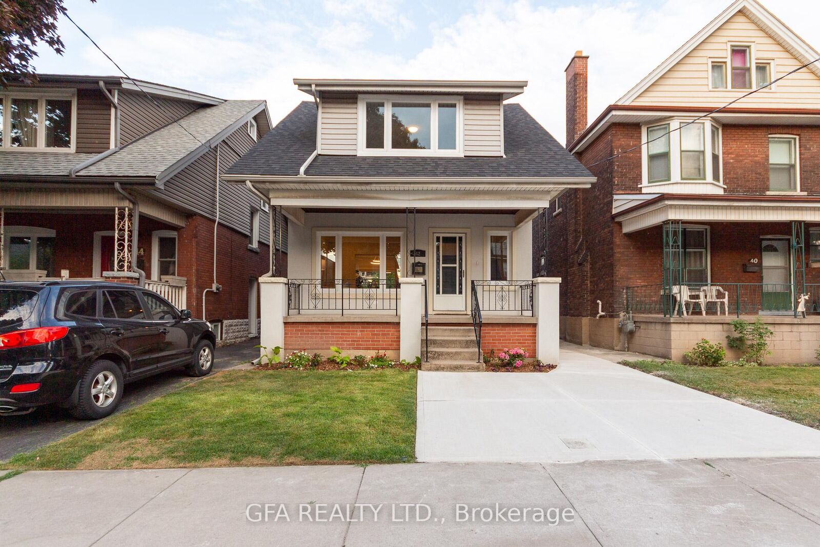 Property Photo:  42 Barnesdale Avenue N Upper Level  ON L8L 6R8 