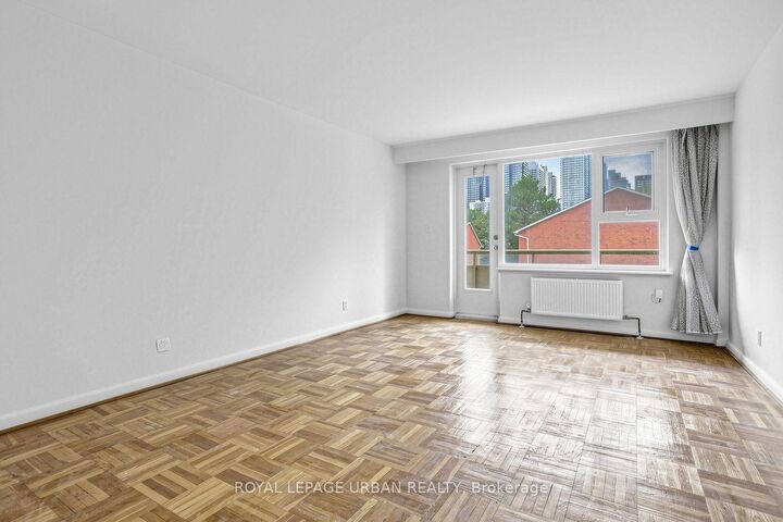 Property Photo:  8 Corinth Gardens 17  ON M4P 2N5 