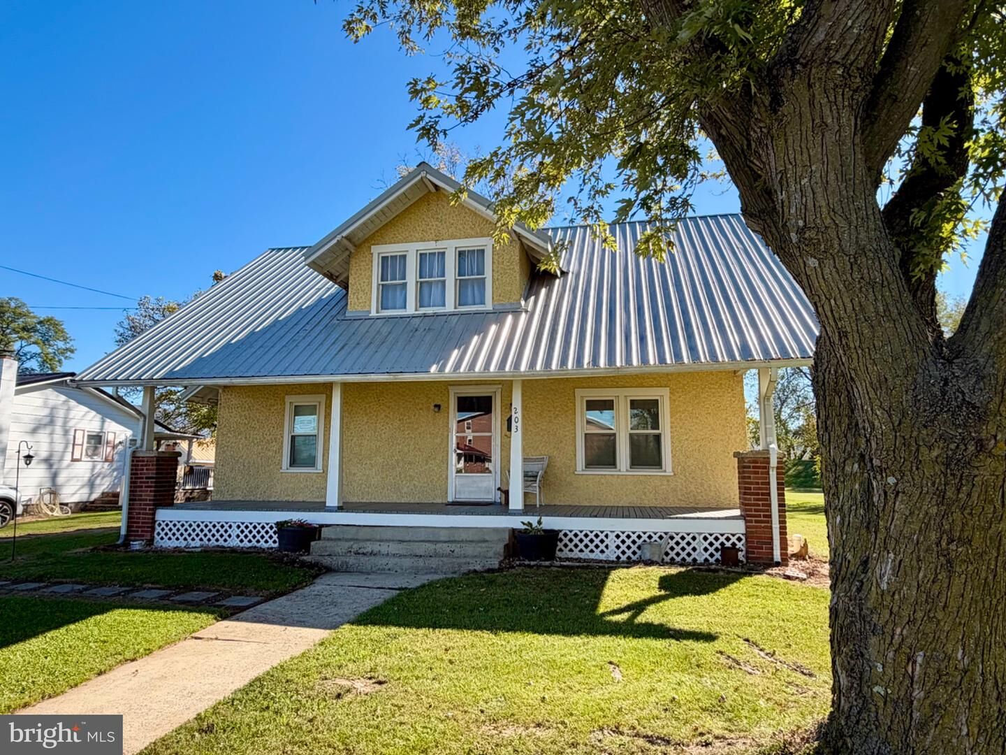 Property Photo:  203 Clements Street  WV 26836 