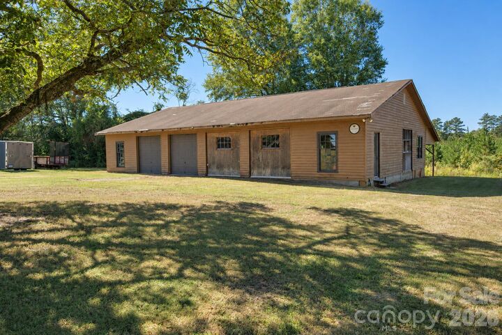 Property Photo:  2122 Griffith Road  NC 28112 