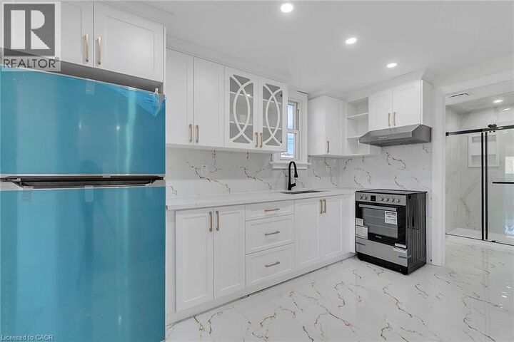 Property Photo:  581 Lancaster Street West 1  ON N2K 1M5 