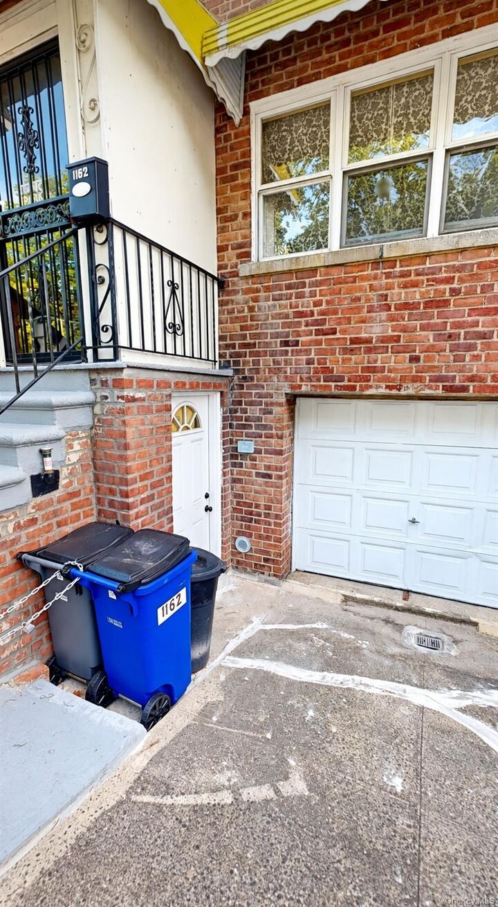 Property Photo: 1162 Adee Avenue NY 10469