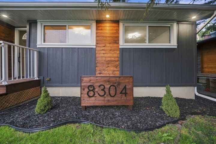 Property Photo:  8304 11 Street SW  AB T2V 1N6 