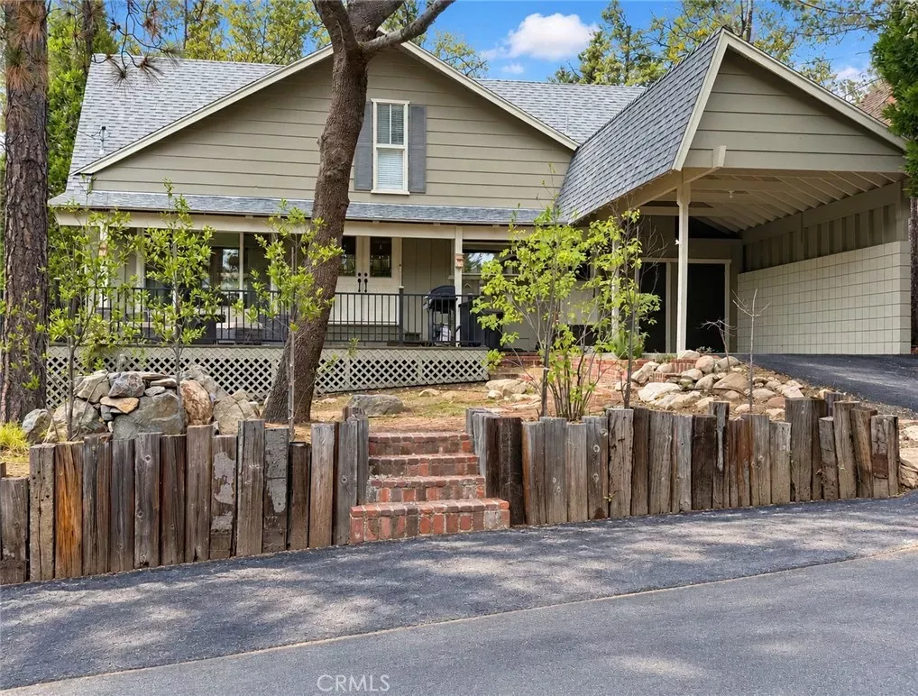 Property Photo:  362 Heliotrope  CA 92352 