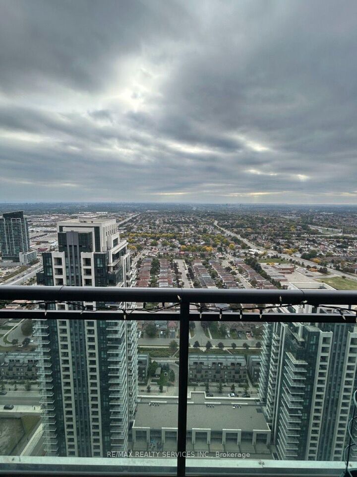 Property Photo:  4070 Confederation Parkway 4005  ON L5B 0E9 
