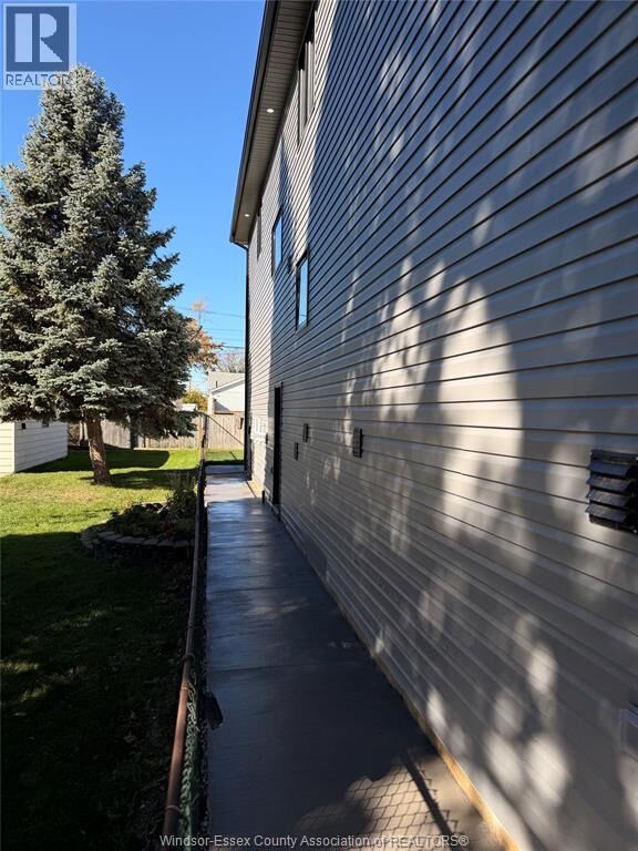 Property Photo:  636 Eugenie Street East  ON N8X 2Y4 