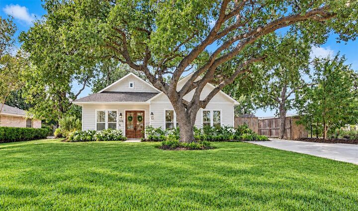 Property Photo:  702 W 41st Street  TX 77018 