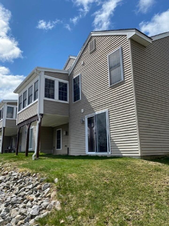 Property Photo:  20 Ledgewood Drive  NH 03055 