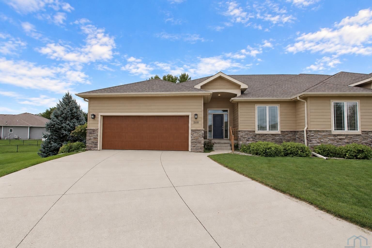 Property Photo:  208 S Churchill Cir  SD 57049 