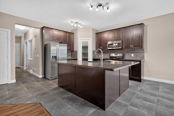 Property Photo:  129 Everhollow Rise SW  AB T2Y 0B1 