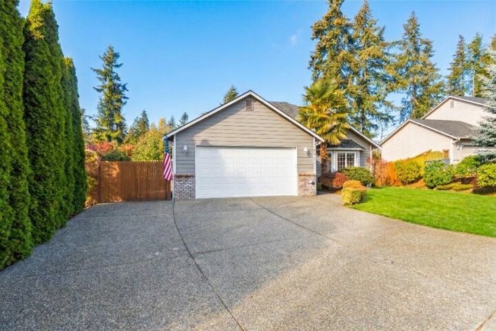 Property Photo:  5722  Hillpointe Cir  WA 98037 