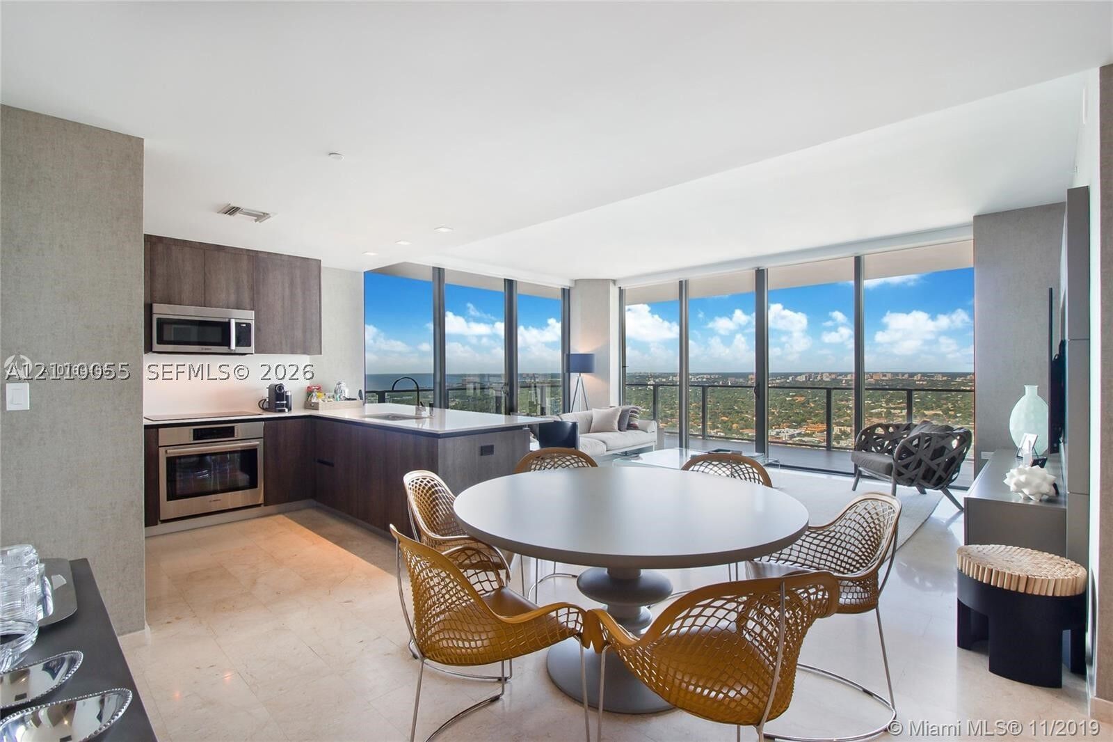Property Photo:  88 SW 7th St 3202  FL 33130 
