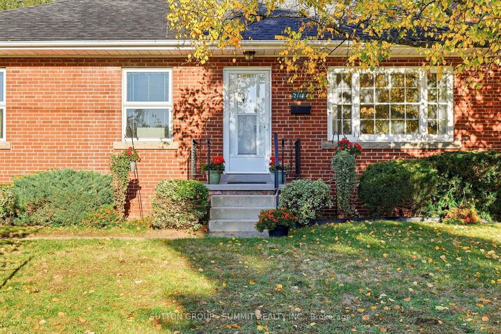 Property Photo:  2117 Maplewood Drive  ON L7R 2C6 