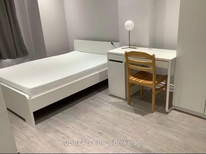 Property Photo:  16 Ross St Street Big Masterbedroom 2nd Flr  ON M5T 1Z9 