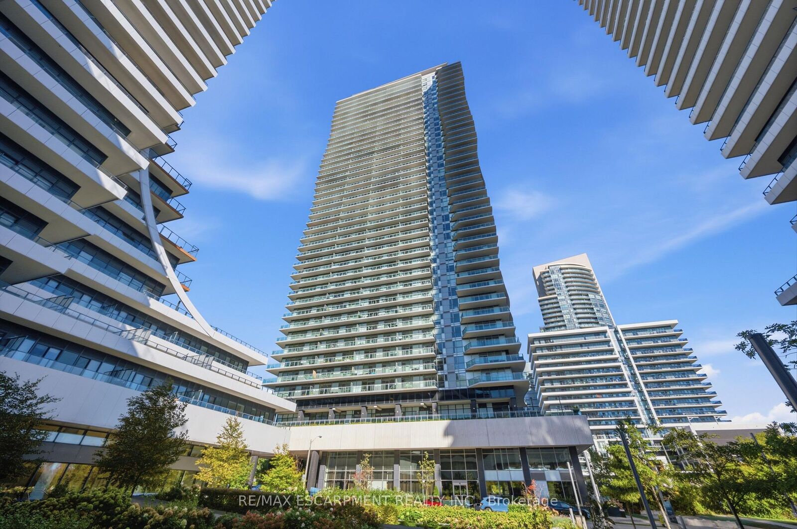 Property Photo: 33 Shore Breeze Drive 3703 ON M8V 0G1