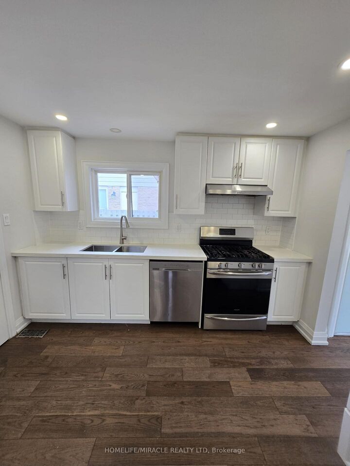 Property Photo:  44 Staley Terrace Main  ON M1W 2E7 
