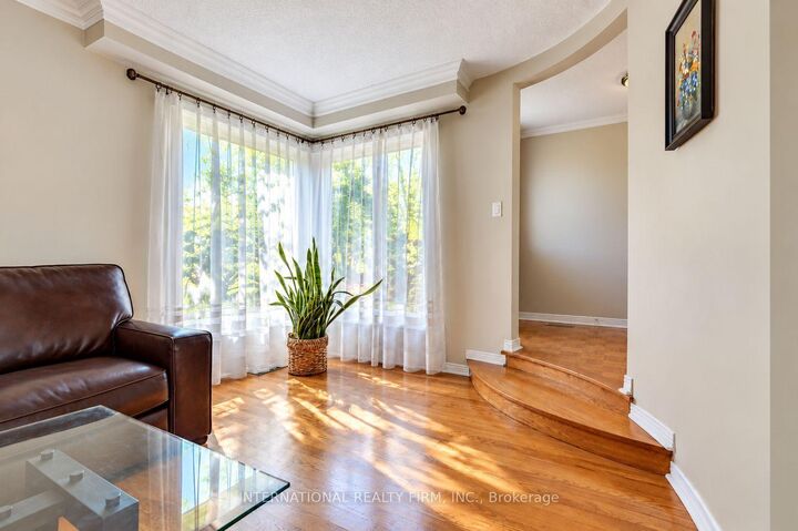 Property Photo:  297 Kingsbridge Garden  ON L5R 1L2 