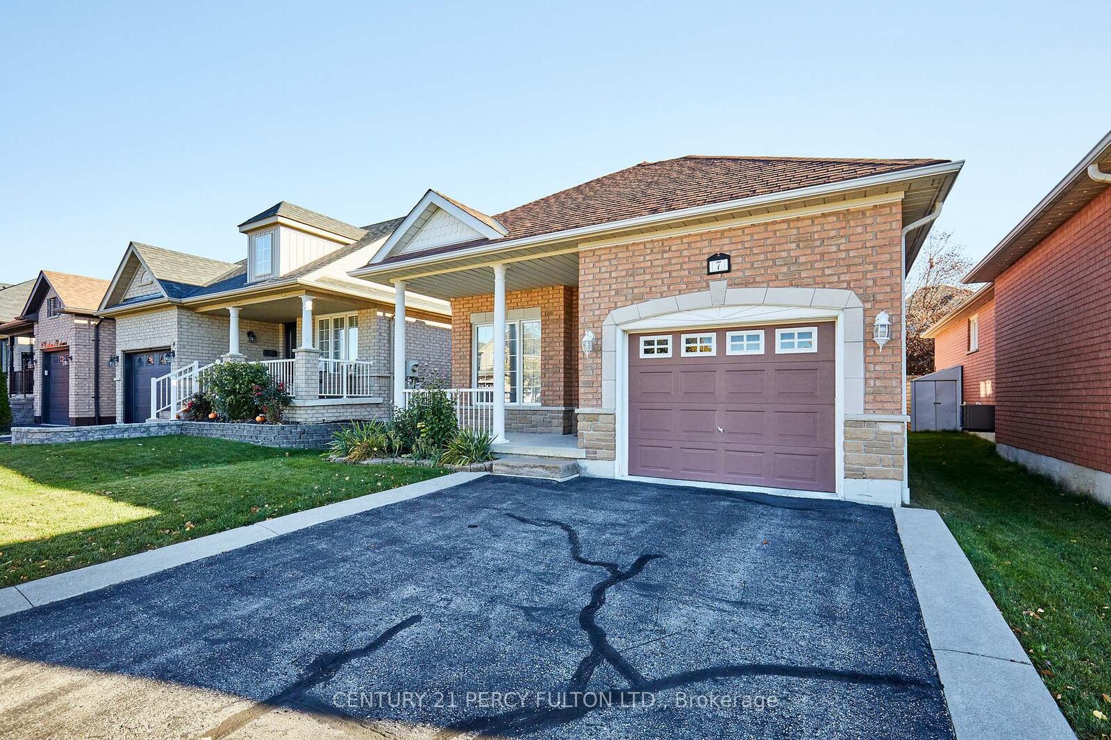 Property Photo:  7 Bridlewood Boulevard  ON L1R 3C7 