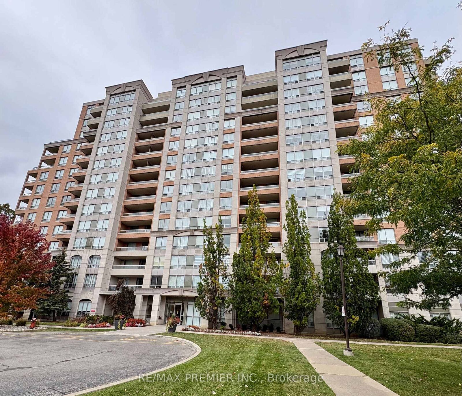 Property Photo:  29 Northern Heights Drive 612  ON L4B 4M4 
