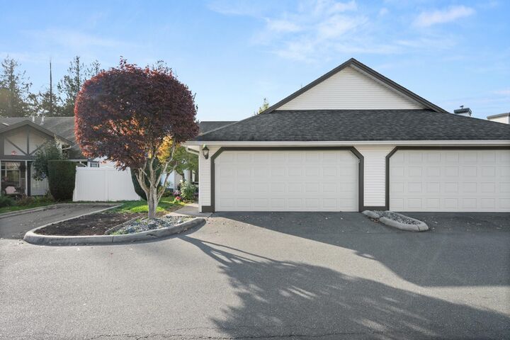 Property Photo:  19649 53 Avenue 5  BC V3A 8C5 