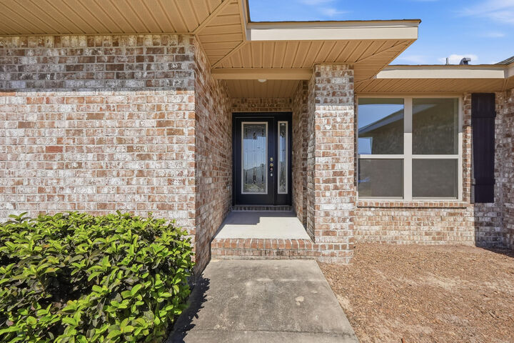 Property Photo:  2112 Queen Street  FL 32536 