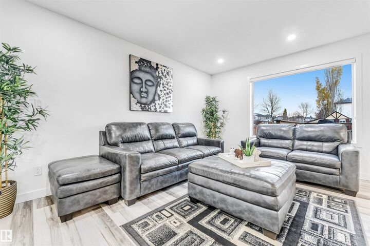 Property Photo:  1828 36 Avenue NW  AB T6T 1S8 