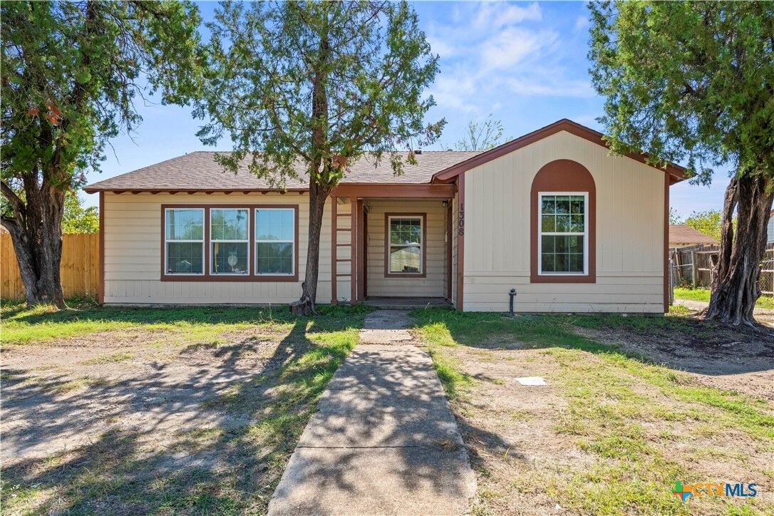 Property Photo: 1308 Terrace Drive TX 76541