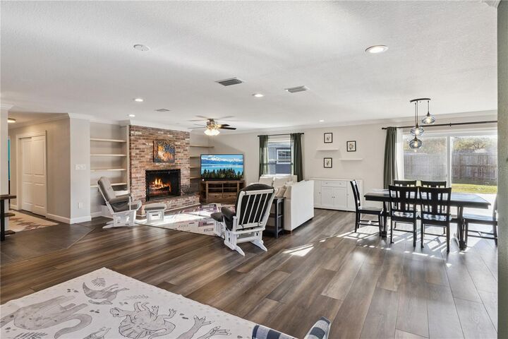 Property Photo:  601 Greenbriar Drive  FL 33511 