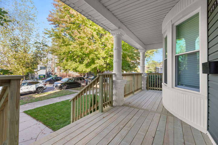 Property Photo: 5071 W Pensacola Avenue IL 60641