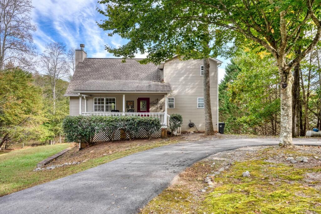 Property Photo:  6744 Woodlake Circle  GA 30582 