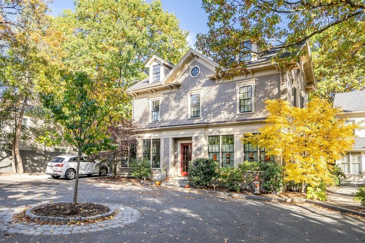 Property Photo:  1-7 Brattle Cir 1  MA 02138 
