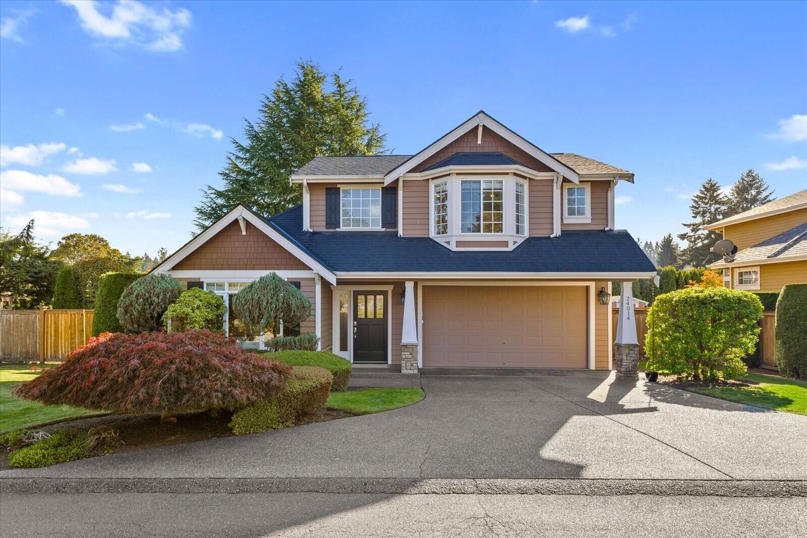 Property Photo: 24014 74th Avenue W WA 98026