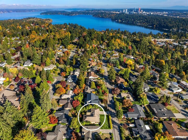 Property Photo:  4127  93rd Avenue SE  WA 98040 