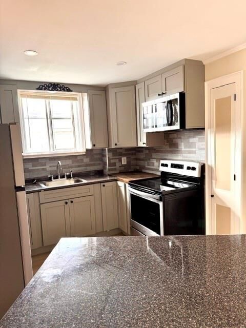 Property Photo:  143 Pidge Avenue 3  RI 02860 