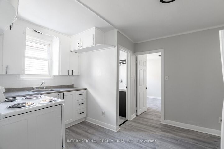 Property Photo:  229 Hamilton Road 5  ON N5Z 1P9 