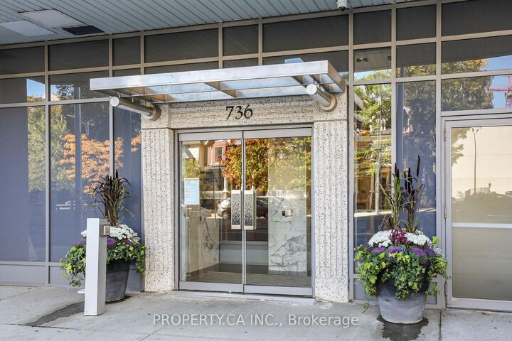Property Photo: 736 Spadina Avenue 1203 ON M5S 2J6