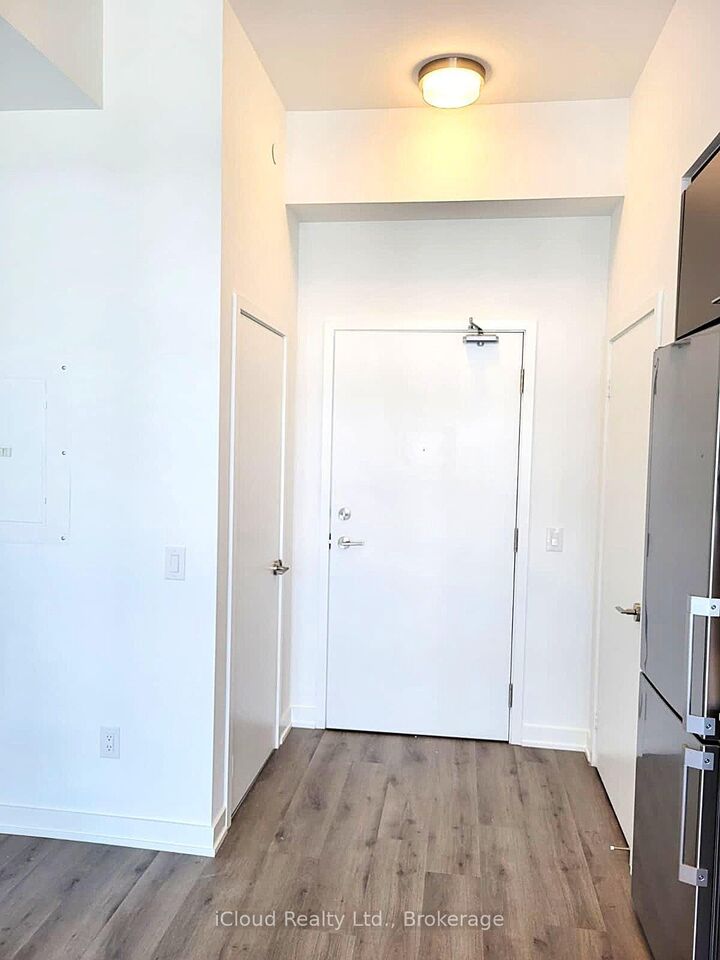 Property Photo:  3005 Pine Glen Road 717  ON L6M 5P5 