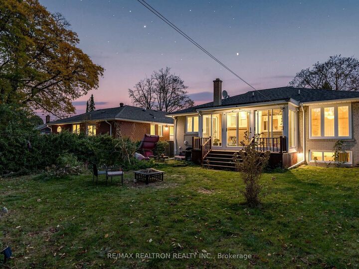 Property Photo:  33 Sumner Heights Drive  ON M2K 1Y2 