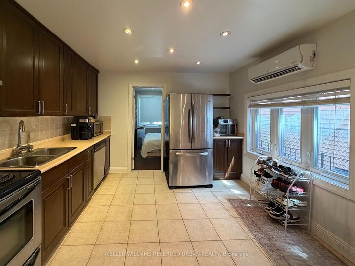 Property Photo:  429 Ossington Avenue Main  ON M6J 3A6 