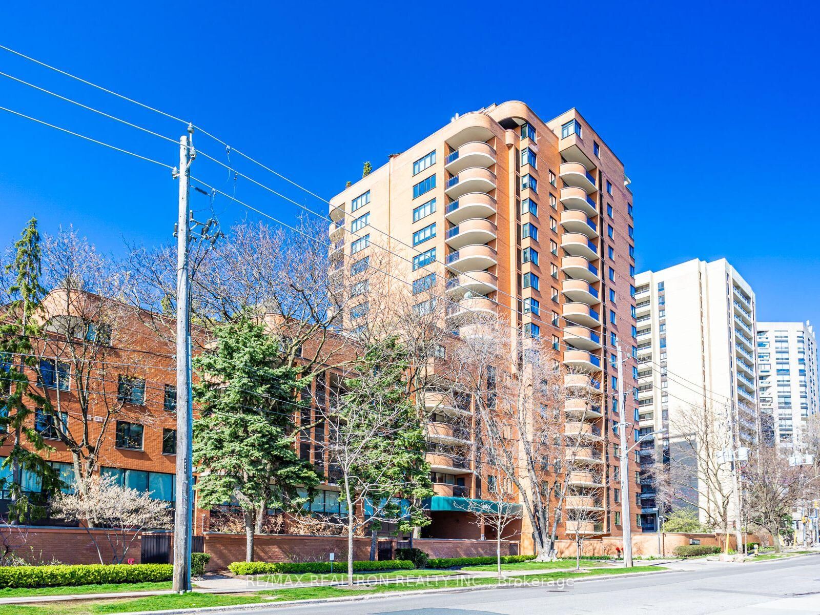 Property Photo: 260 Heath Street W 1502 ON M5P 3L6