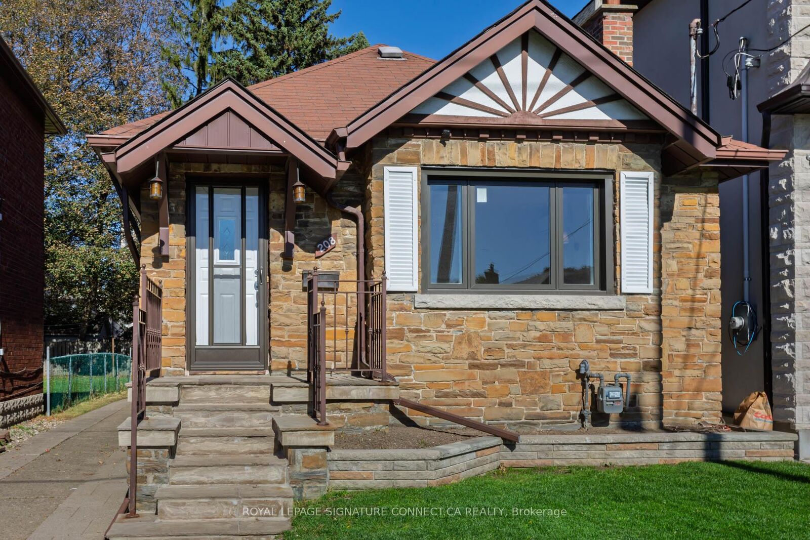 Property Photo:  208 Floyd Avenue  ON M4J 2J1 