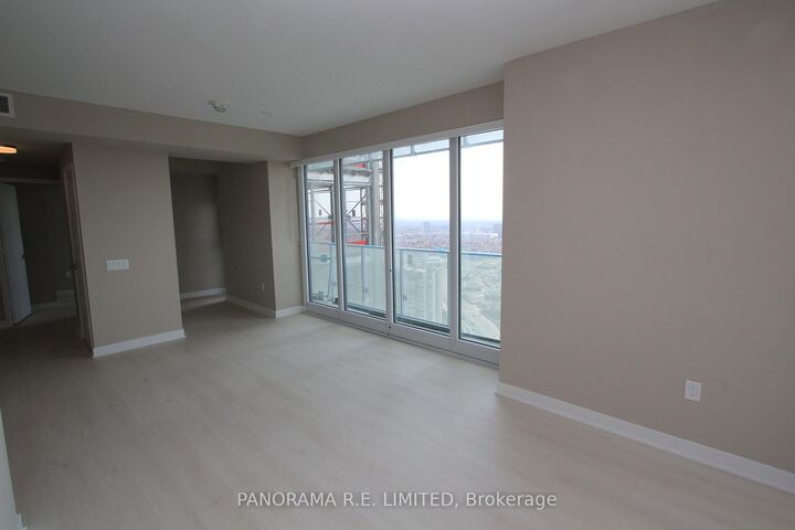 Property Photo:  3900 Confederation Parkway 2804  ON L5B 0M3 