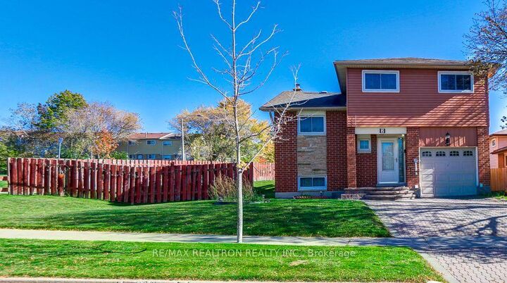 Property Photo:  2 Littleleaf Drive  ON M1B 1Z1 